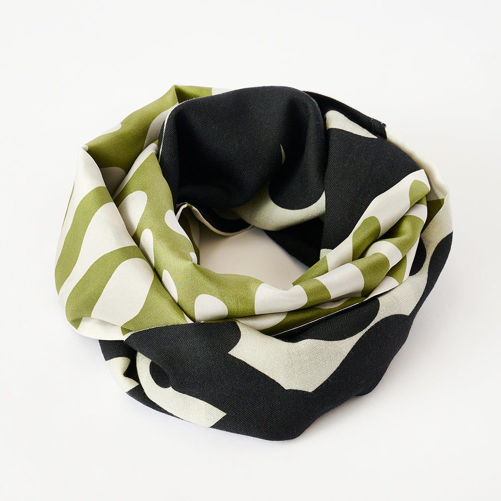 Silk & Merino Wool 'British Fern' green/black ループスカーフ