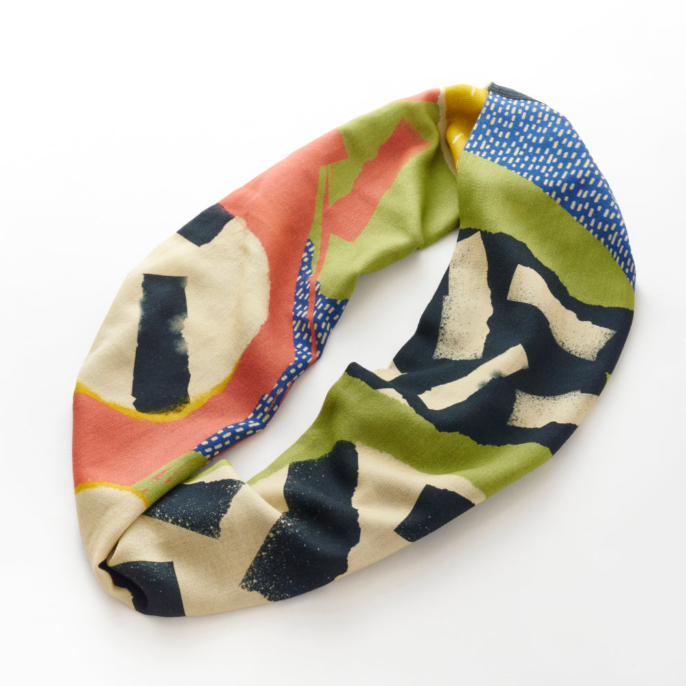 Scheduled to arrive in September! Silk & Merino Wool 'Halsham' gray x black loop scarf
