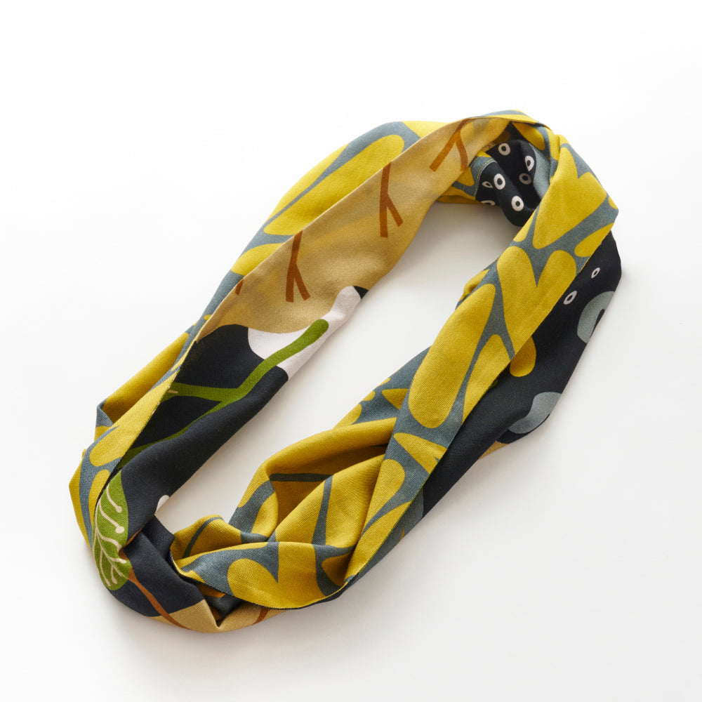 Scheduled to arrive in September! Silk & Merino Wool 'Halsham' gray x black loop scarf