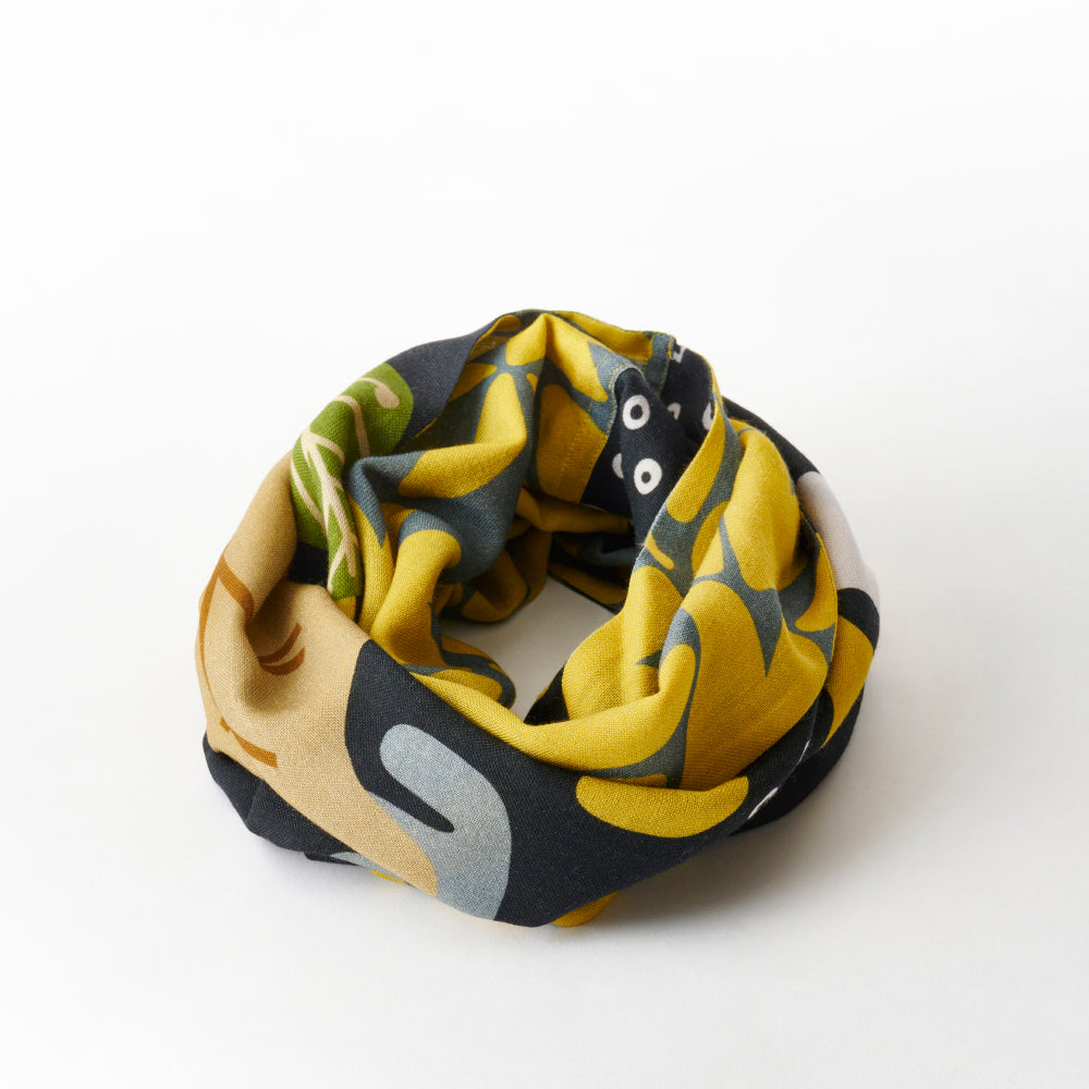 Scheduled to arrive in September! Silk & Merino Wool 'Halsham' gray x black loop scarf