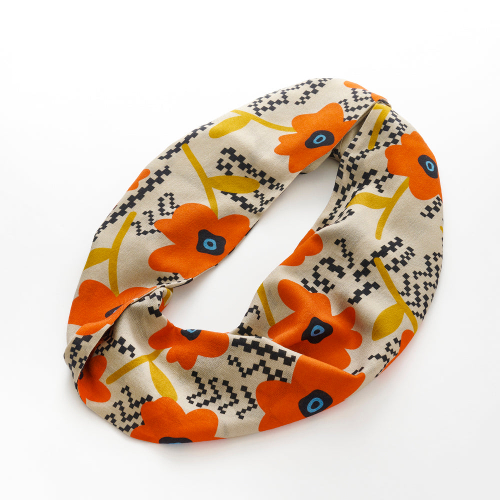 Scheduled to arrive in September! Silk & Merino Wool 'Halsham' gray x black loop scarf