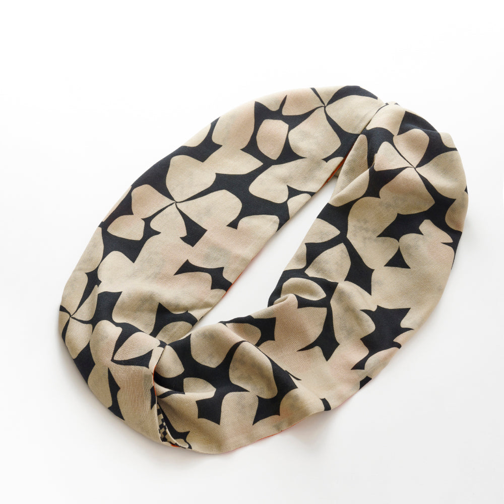 Scheduled to arrive in September! Silk & Merino Wool 'Halsham' gray x black loop scarf
