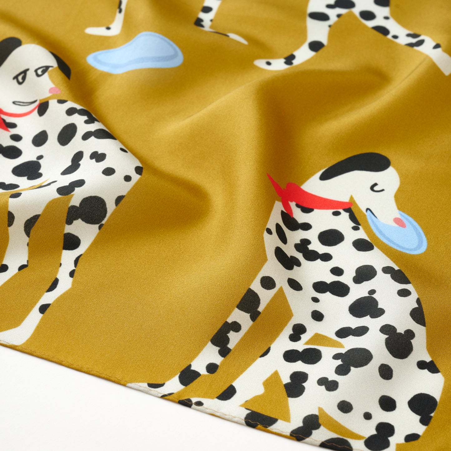Mini-écharpe bleu marine en soie imprimée japonaise 'Polka Dot Queen' avec anneau vague