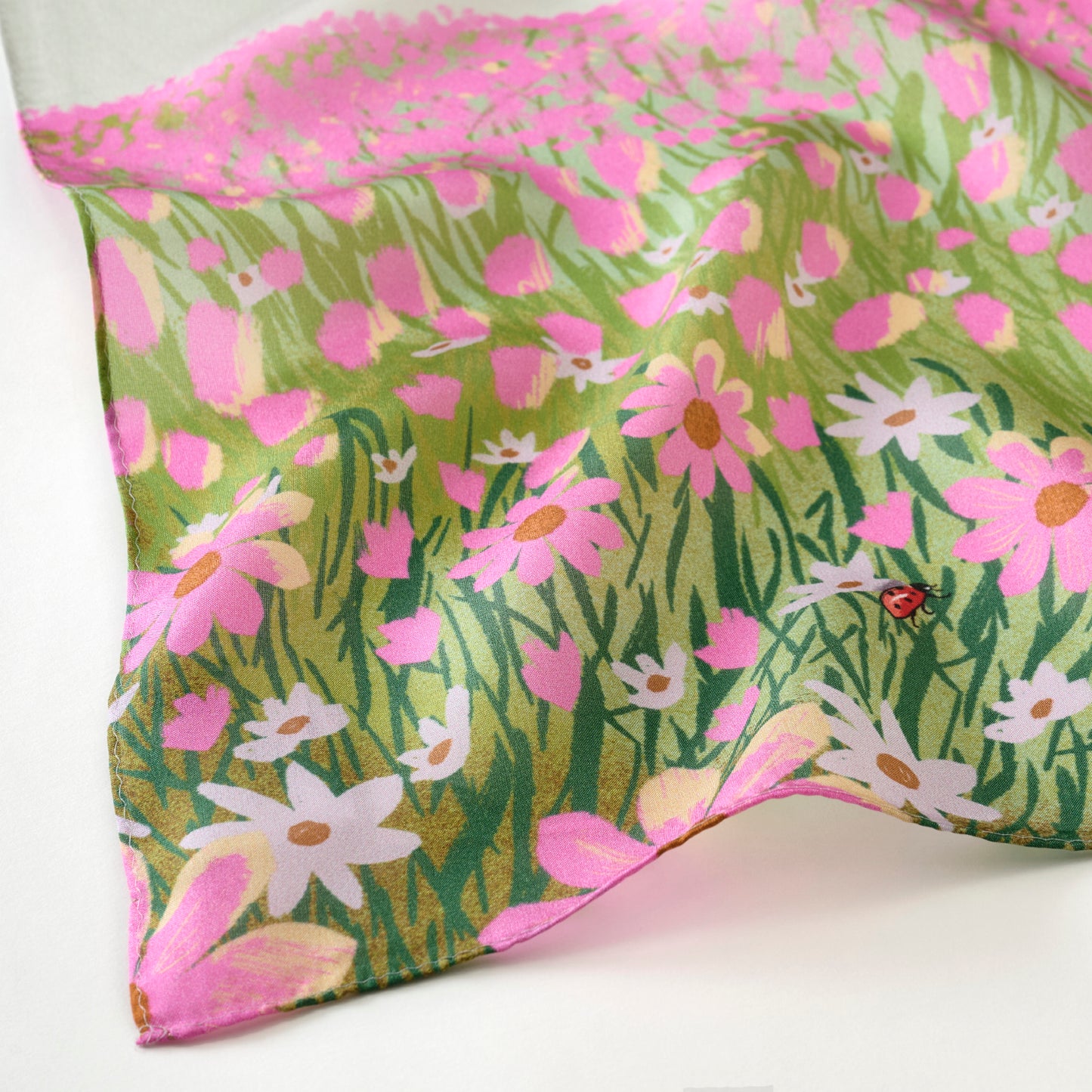 リング付き シルクのミニスカーフ 'Ladybird Cottage' pink