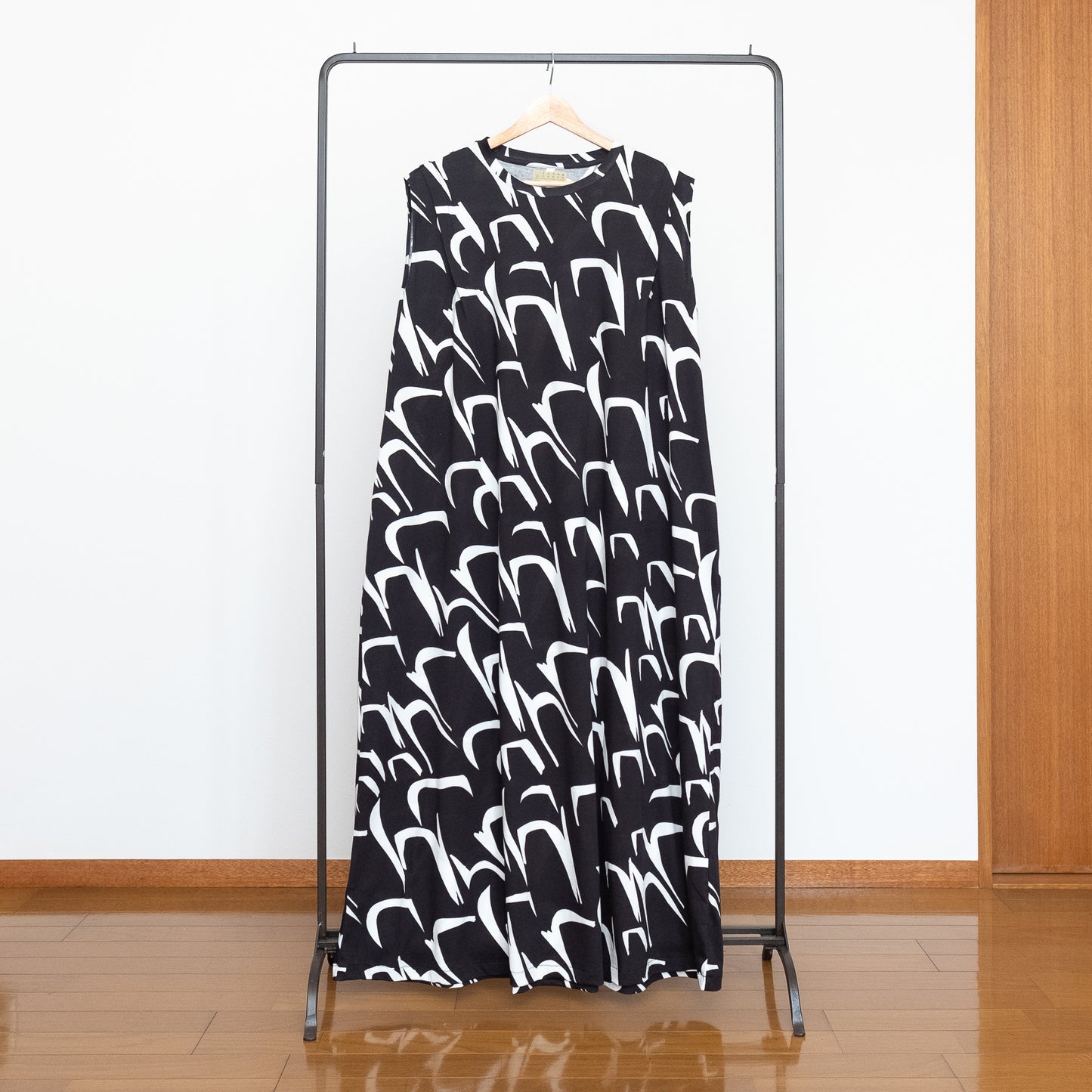 Organic Cotton 'Antwerp' black Aラインドレス