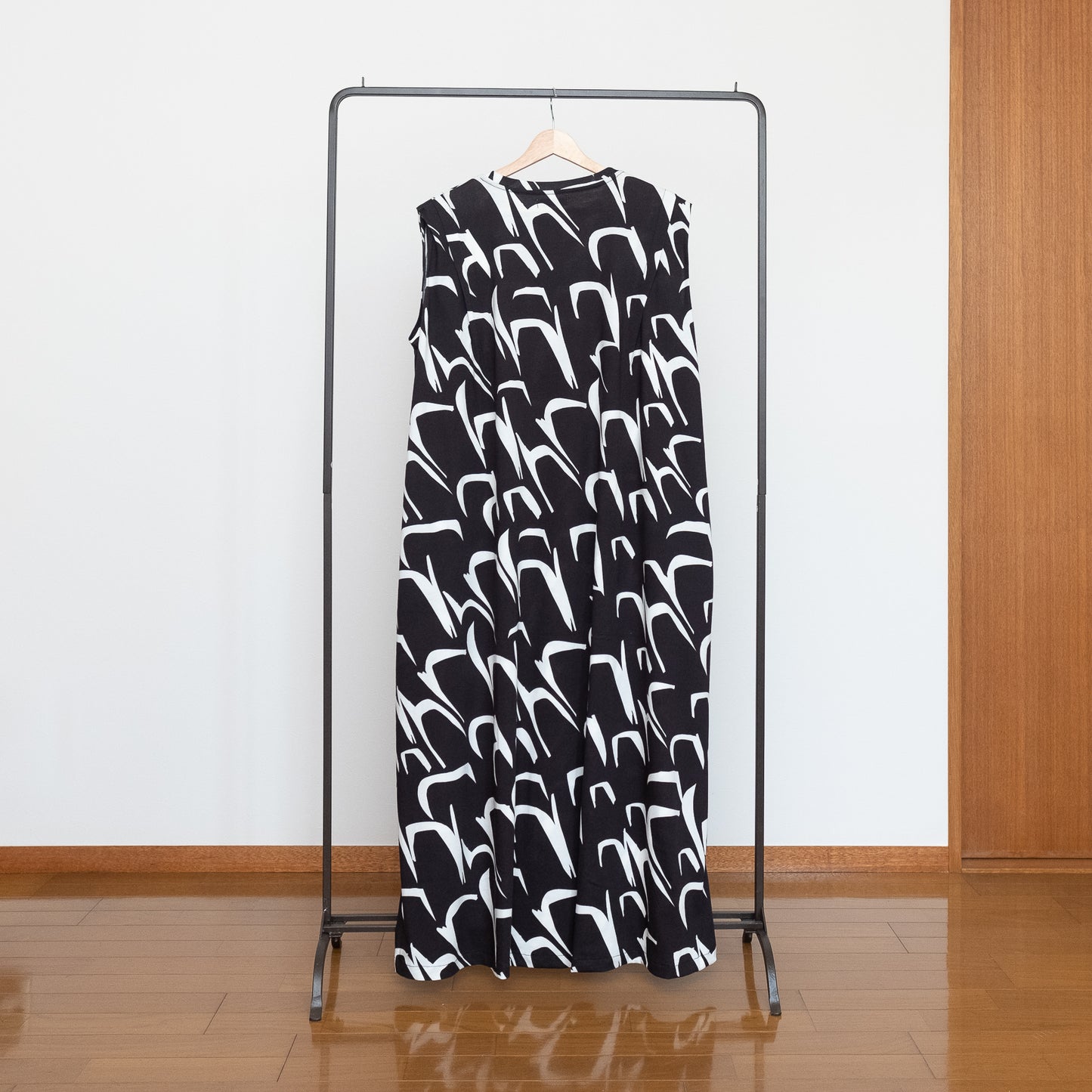 Organic Cotton 'Antwerp' black Aラインドレス