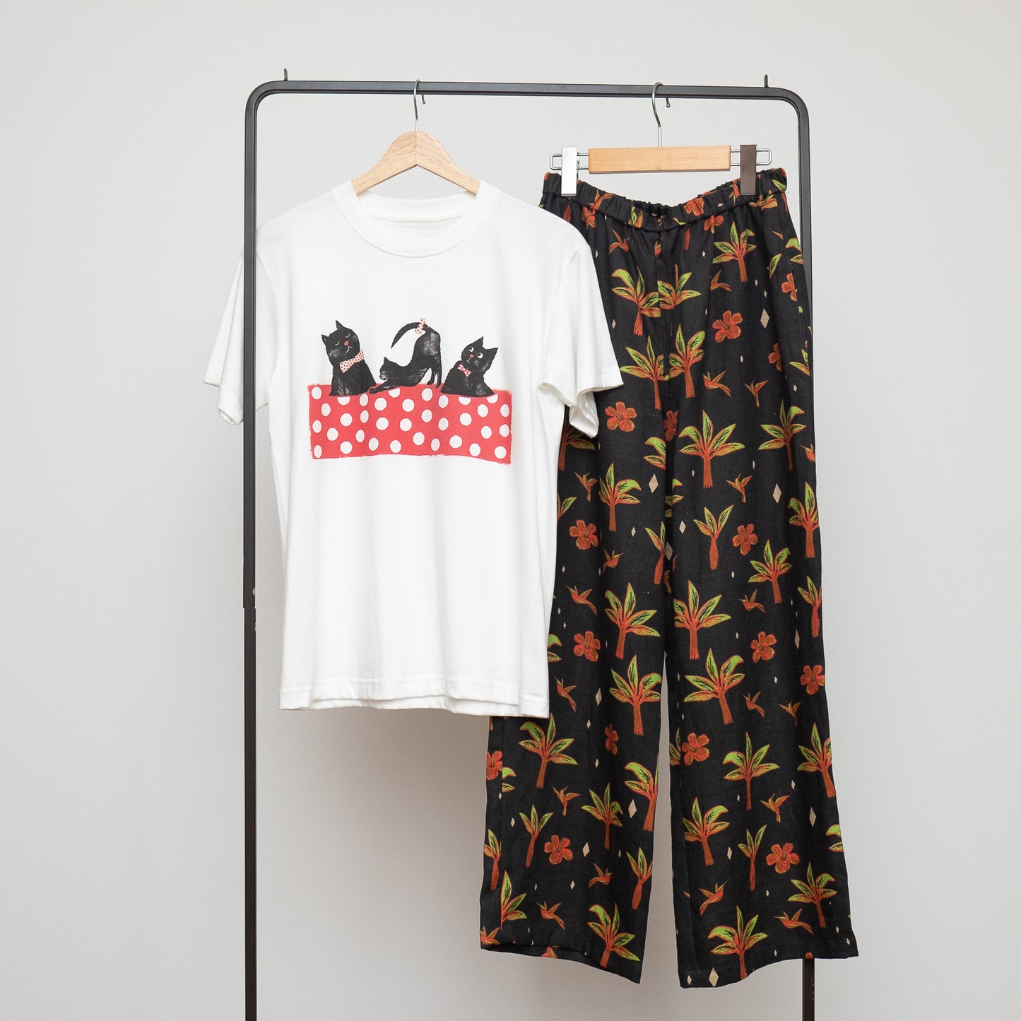 Organic Cotton UNISEX Tshirt 'Dickie Bow Cats'