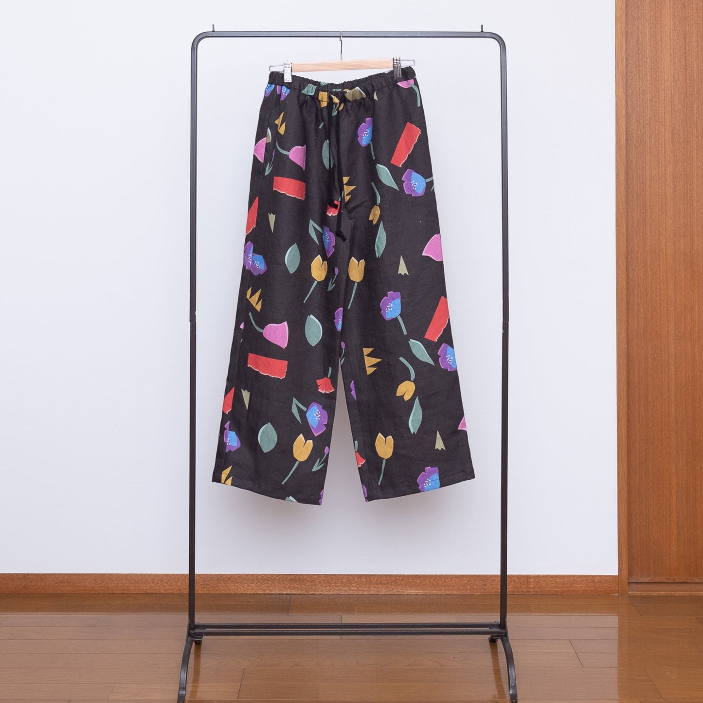 5月中旬入荷予定!リネンイージーパンツ 'Paper cut flowers'