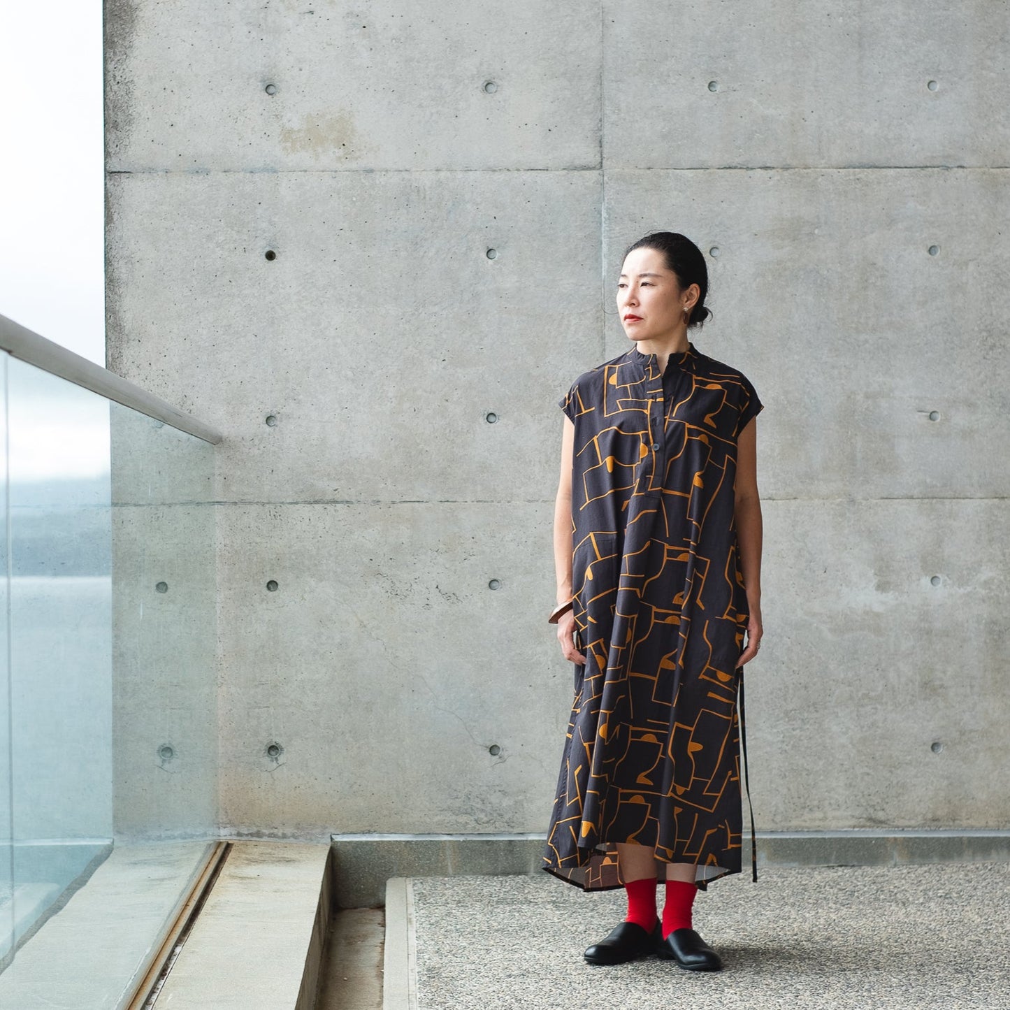 Réapprovisionner! Robe chemise froncée en coton bio imprimé japonais 'Pluto and Beyond'