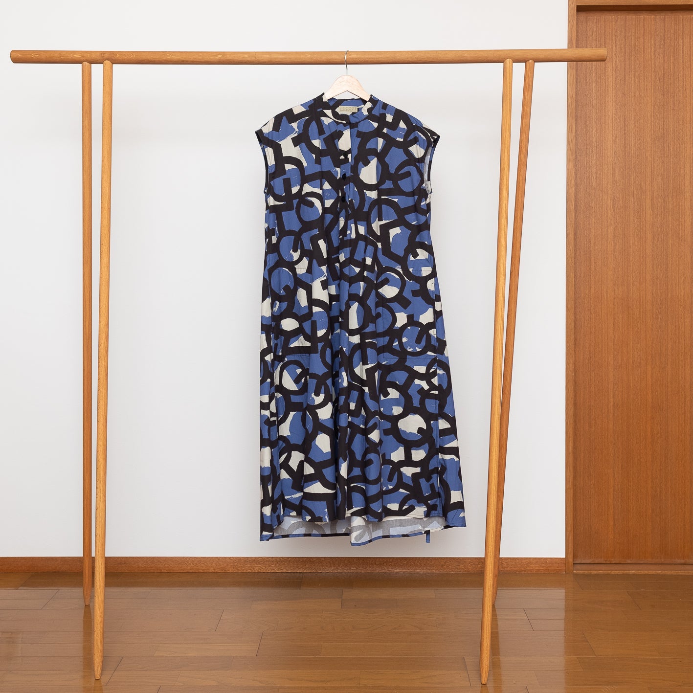 Réapprovisionner! Robe chemise froncée en coton bio imprimé japonais 'Pluto and Beyond'