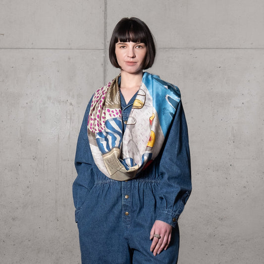 Scheduled to arrive in September! Silk & Merino Wool 'Halsham' gray x black loop scarf