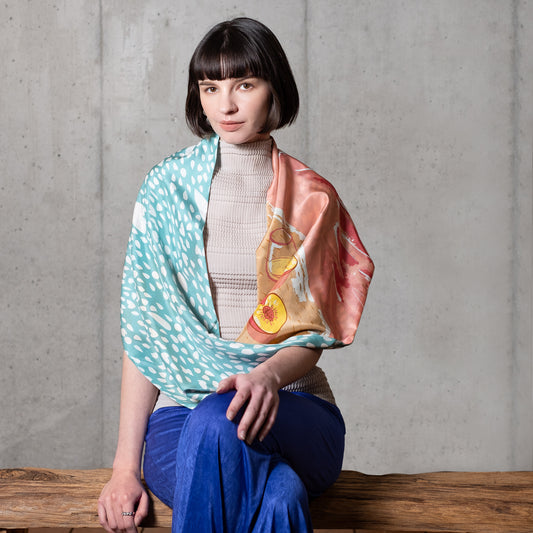 Scheduled to arrive in September! Silk & Merino Wool 'Halsham' gray x black loop scarf