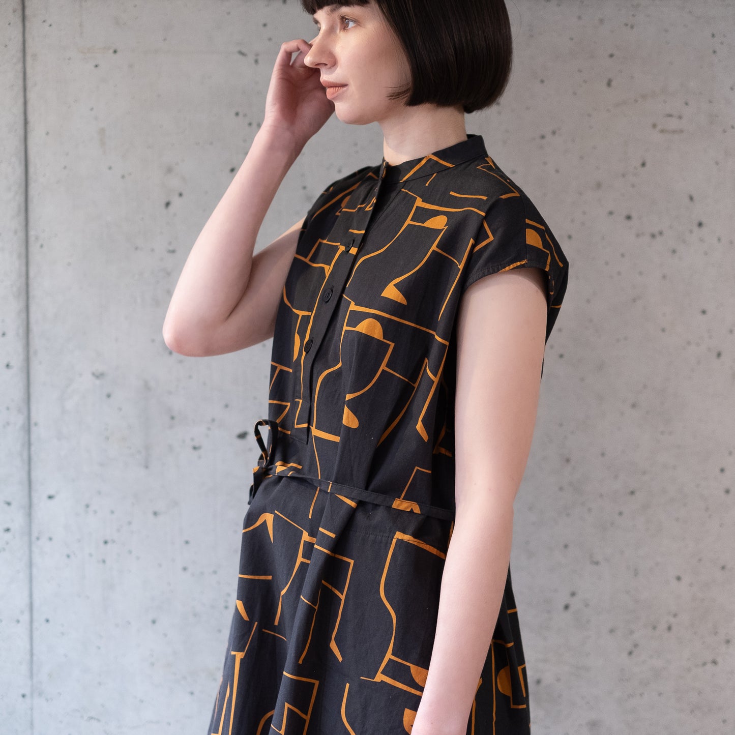 Réapprovisionner! Robe chemise froncée en coton bio imprimé japonais 'Pluto and Beyond'