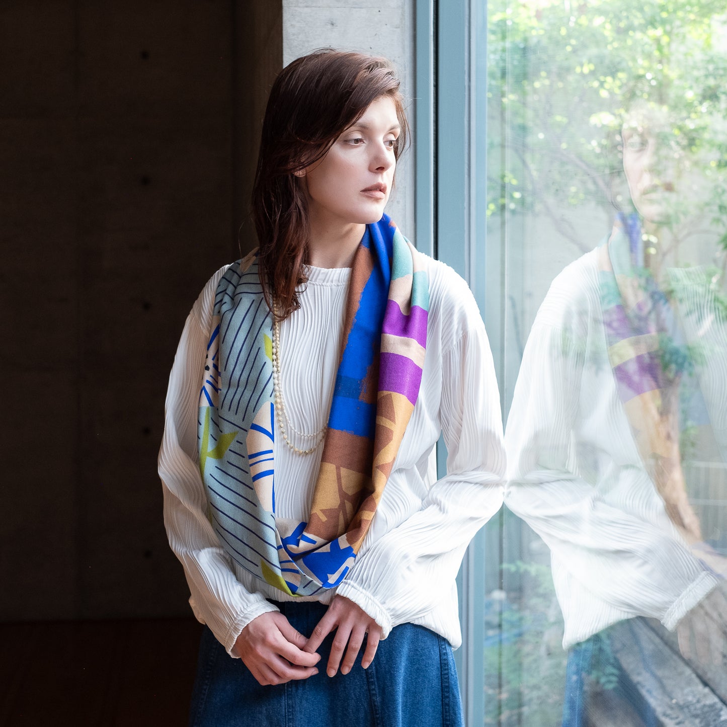 Scheduled to arrive in September! Silk & Merino Wool 'Halsham' gray x black loop scarf