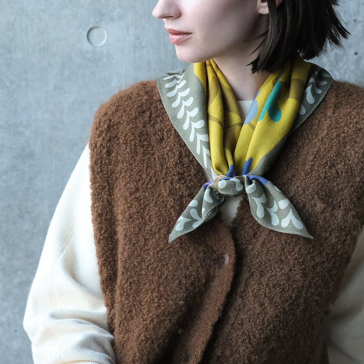 Superfine Merino Wool 'Wildflowers' yellow リング付きミニスカーフ