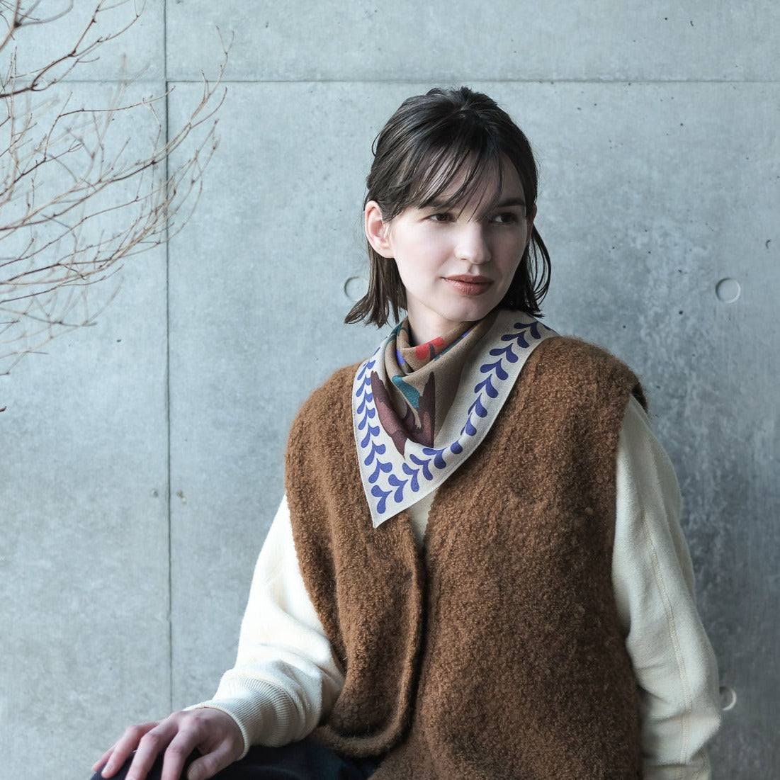 <プリント歪み>Superfine Merino Wool 'Wildflowers' beige ミニスカーフ