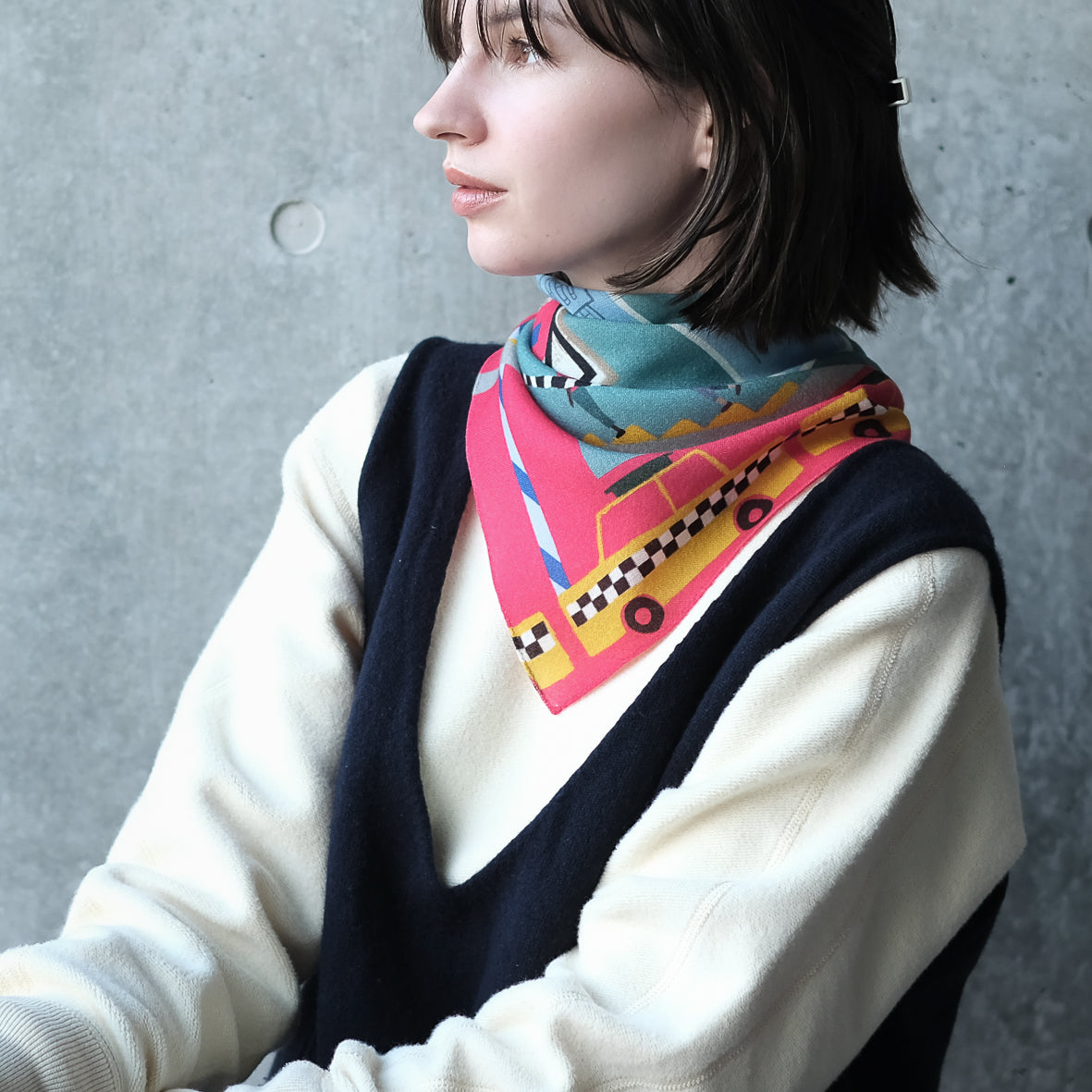 Superfine Merino Wool 'Art Museum' red リング付きミニスカーフ