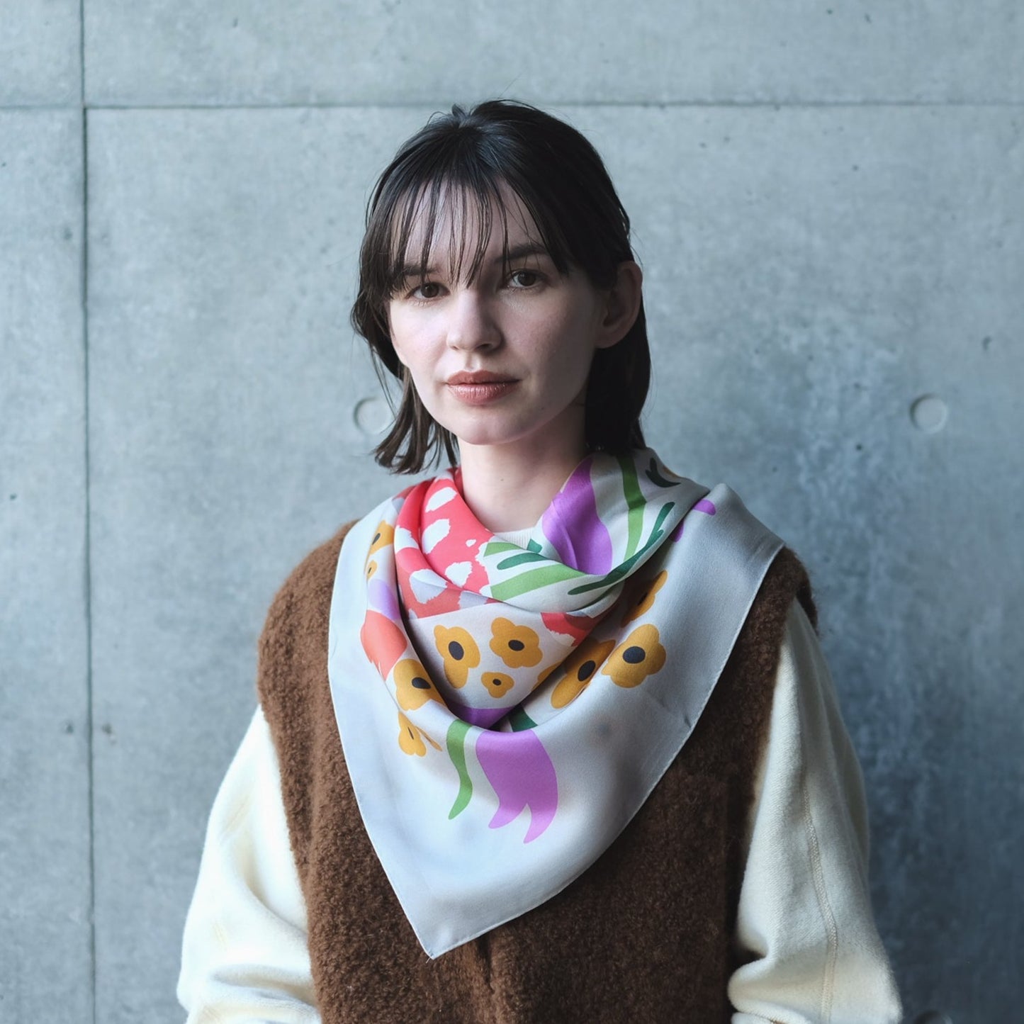 Silk 'Vase' Beige 大判スカーフ