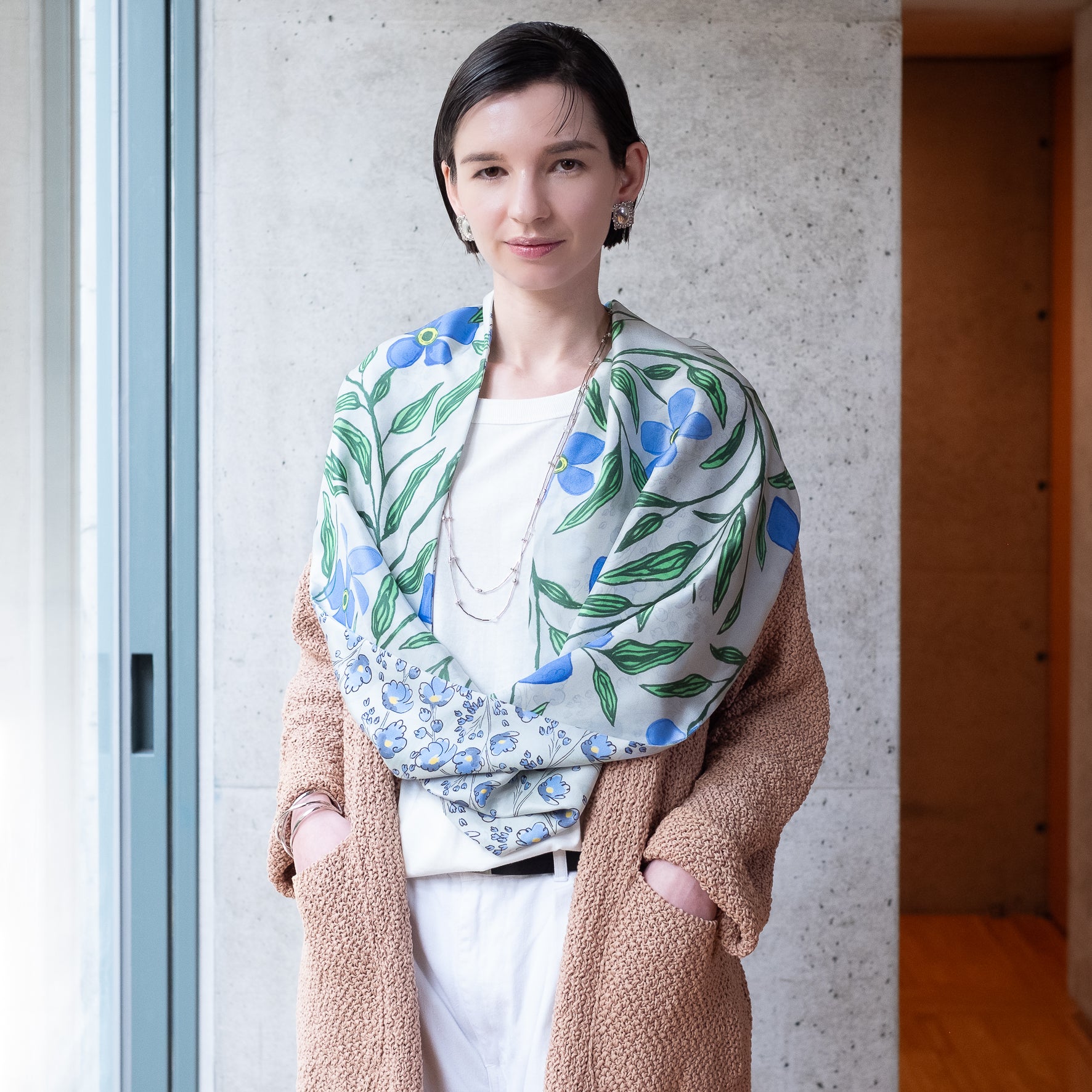 両面シルクのループスカーフ 'Forget Me Not' – YARN&COPPER