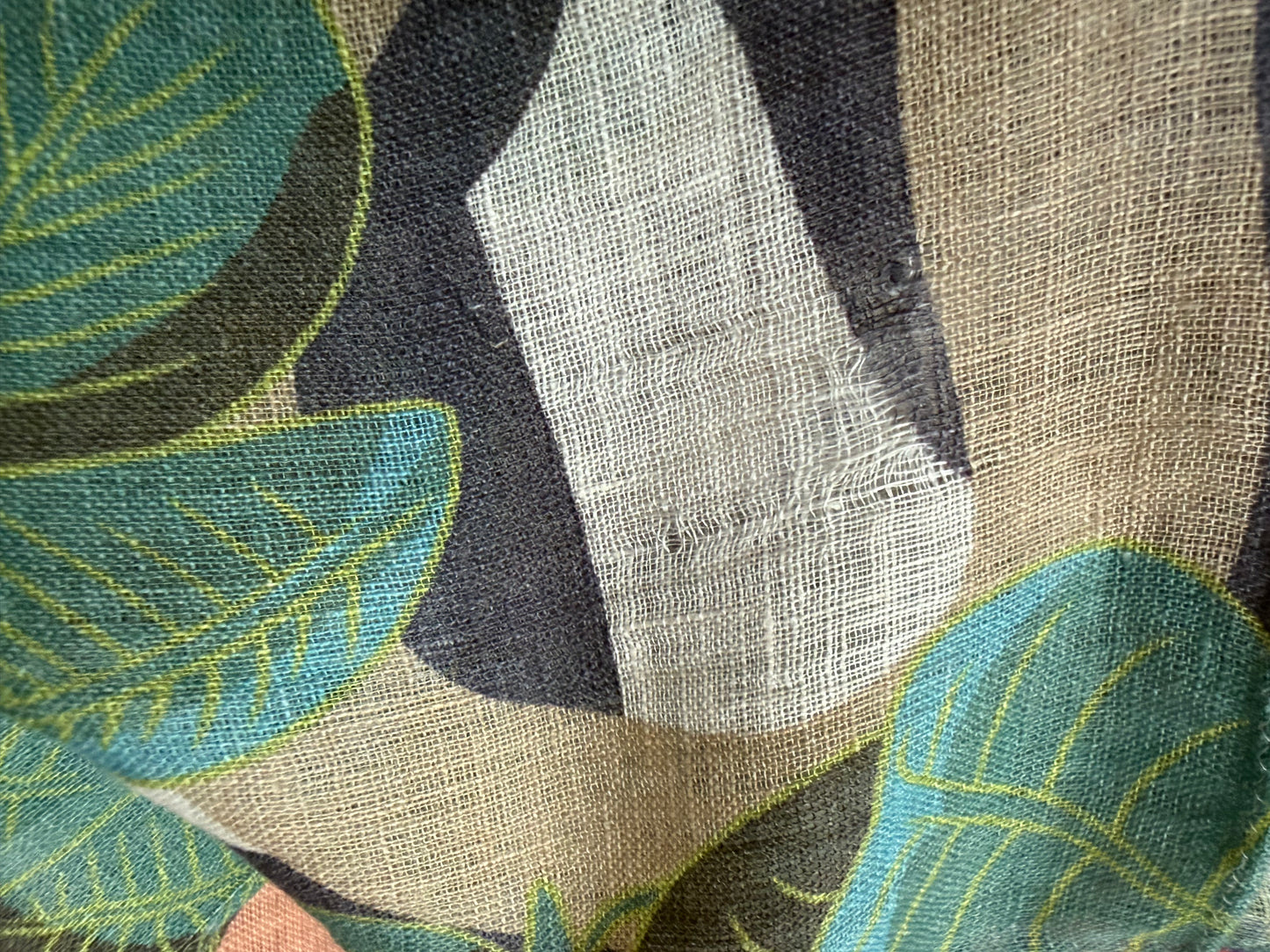 Omi Linen Japanese Linen 'April' Green Mini scarf with 8 rings