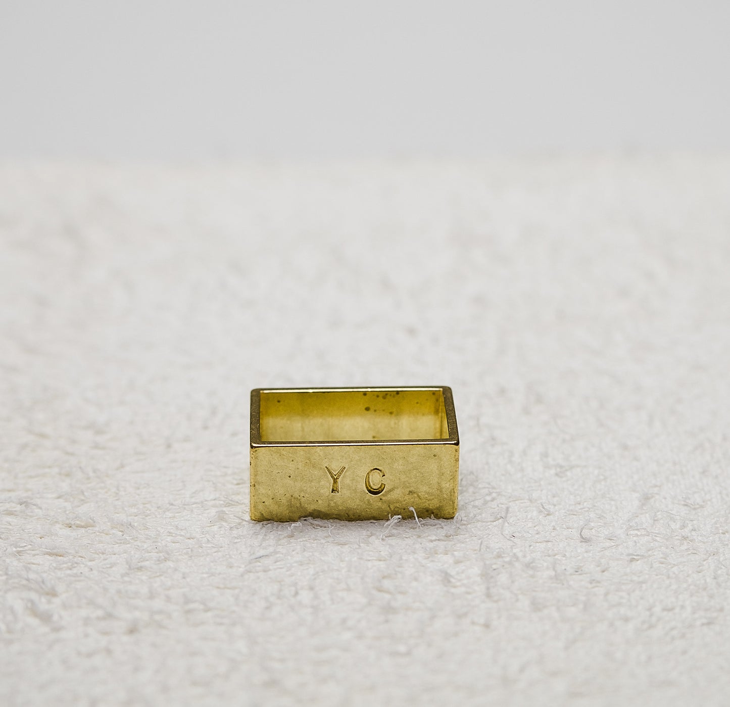 Superfine Merino Wool 'Vintage Vinyl' beige リング付きミニスカーフ