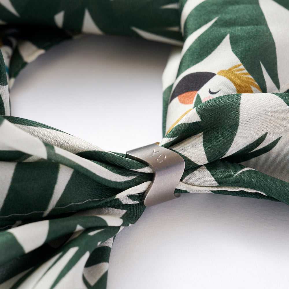 Japanese Printed Silk 'Peekaboo' green リング付きミニスカーフ