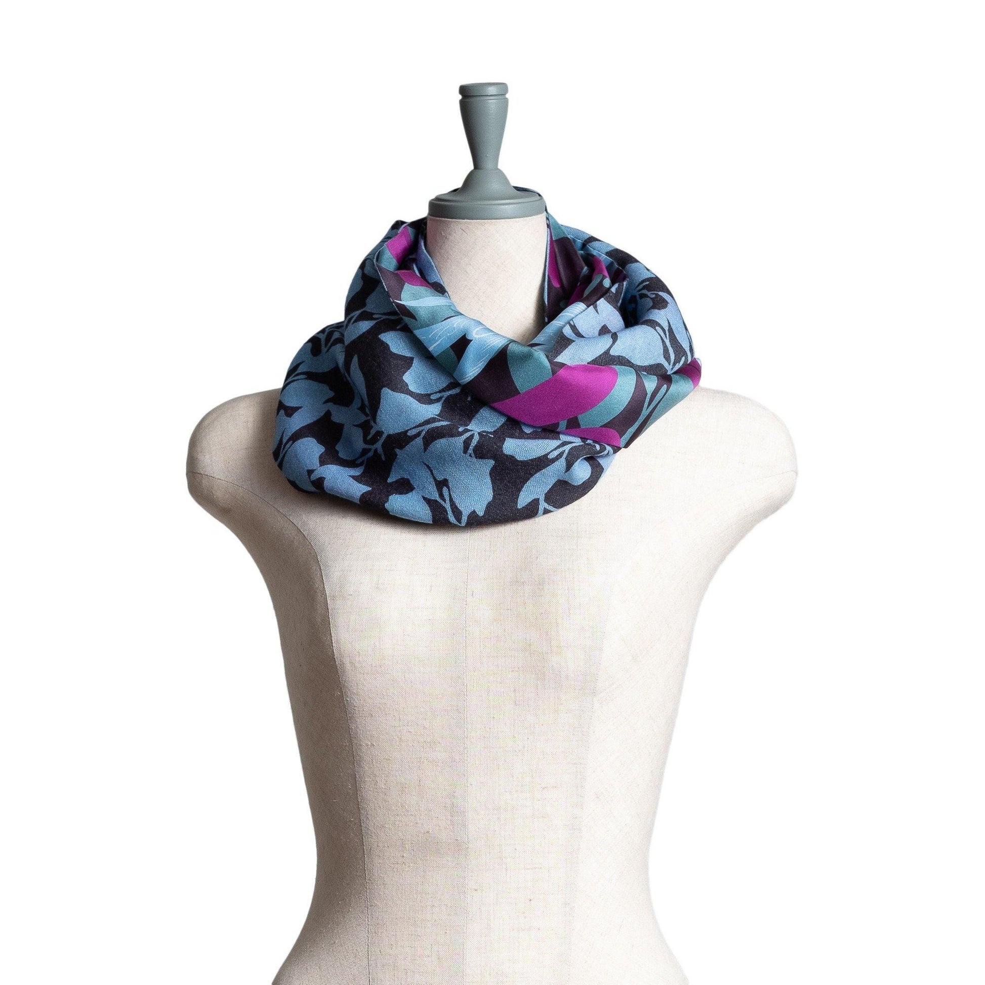 Japanese Printed Silk & Merino Wool 'Cresent Avenue' Green ループスカーフ