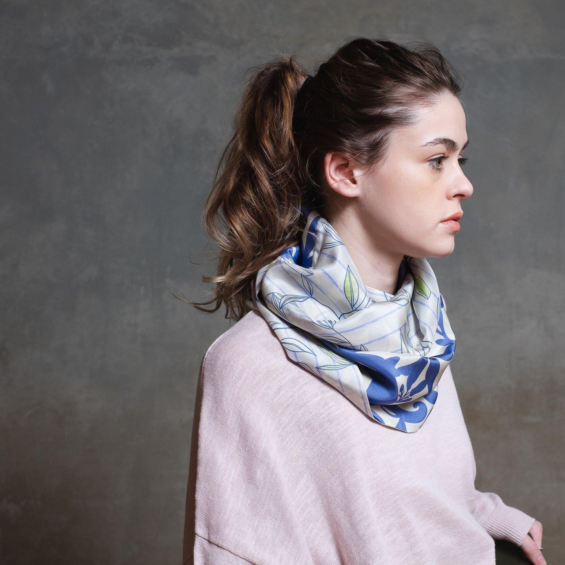 Japanese Printed Silk 'Highgate' Blue ループスカーフ | YARN&COPPER