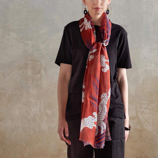 近江リネン Japanese Linen 'Chasing Leopards' Red ロングストール