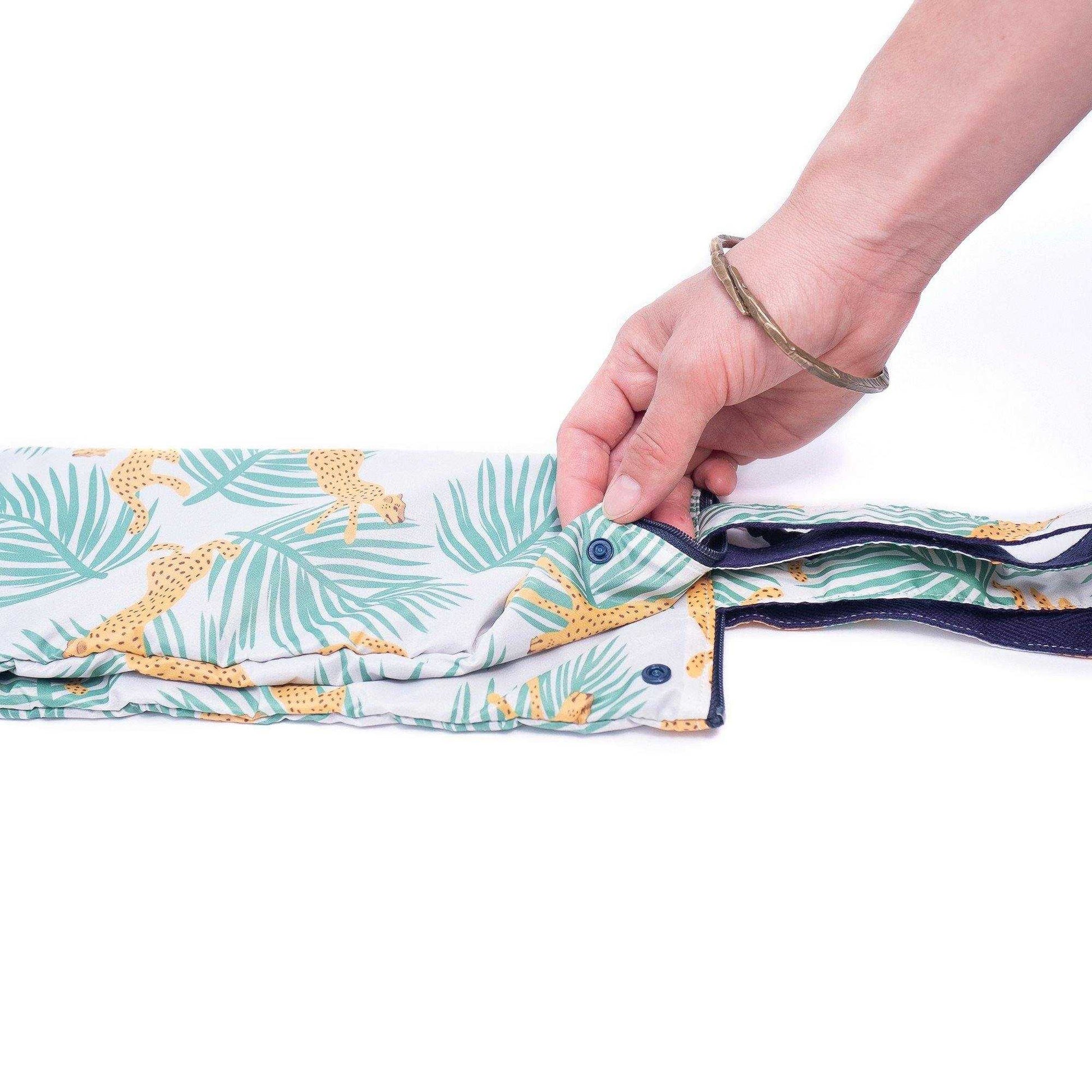 Chasing Leopards' Japanese Printed マルチレインバッグ | YARN&COPPER