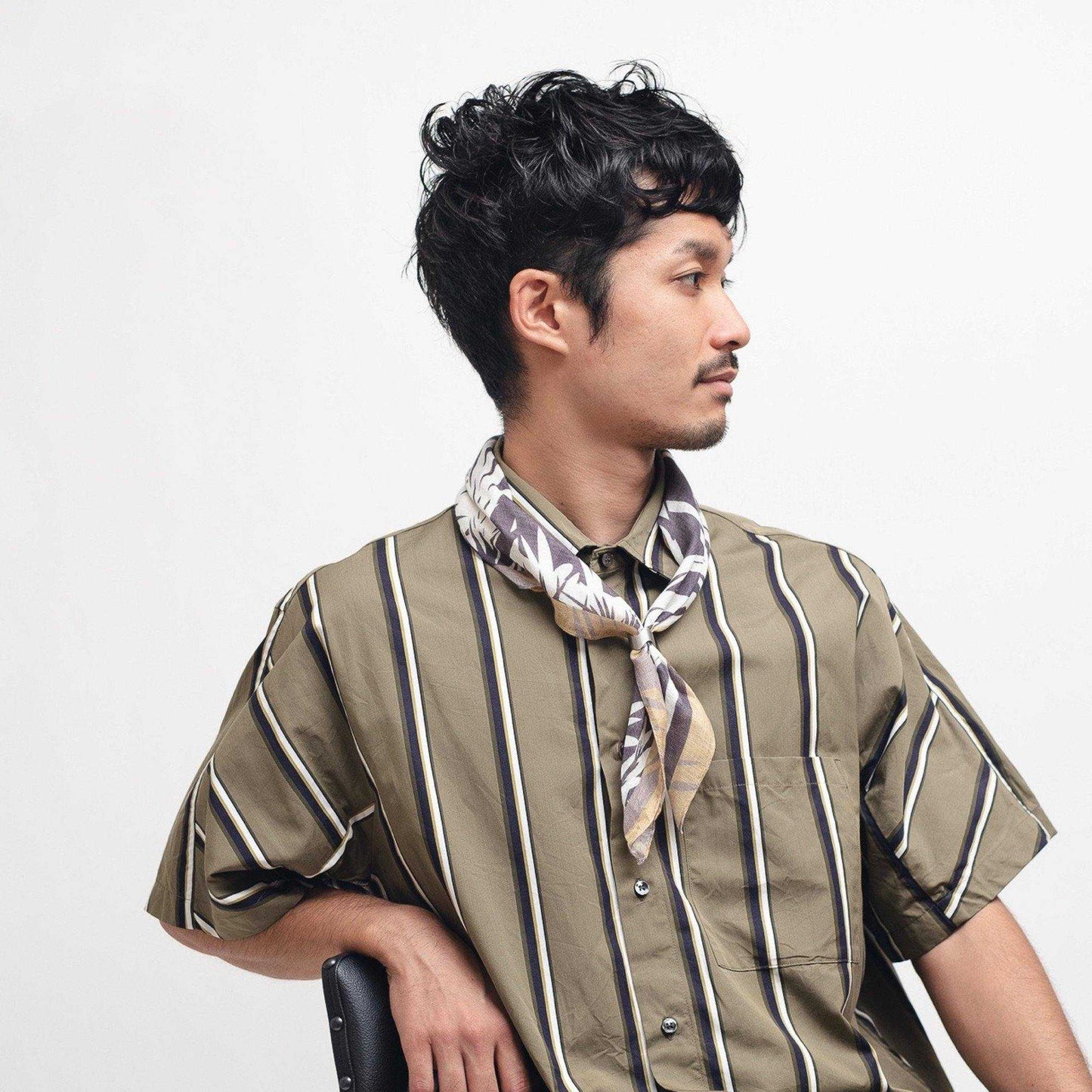再入荷!近江リネン Japanese Linen 'Hide and Seek' Navy リング付きミニスカーフ