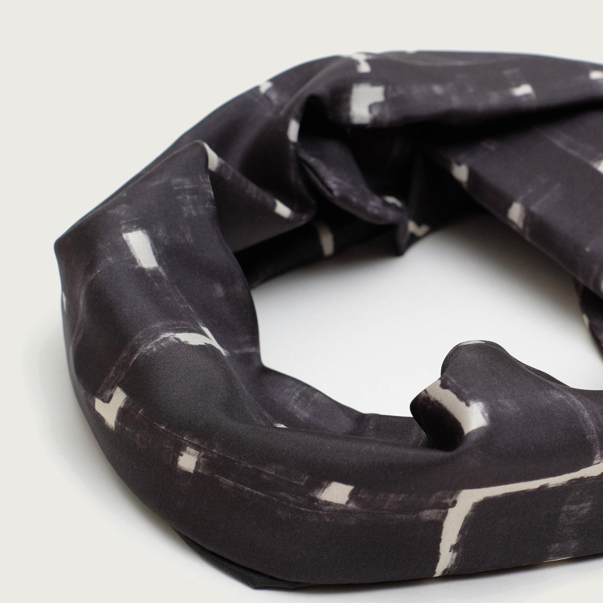 Japanese Printed Silk 'Peckham' black ヘッドスカーフ/ミニスカーフ