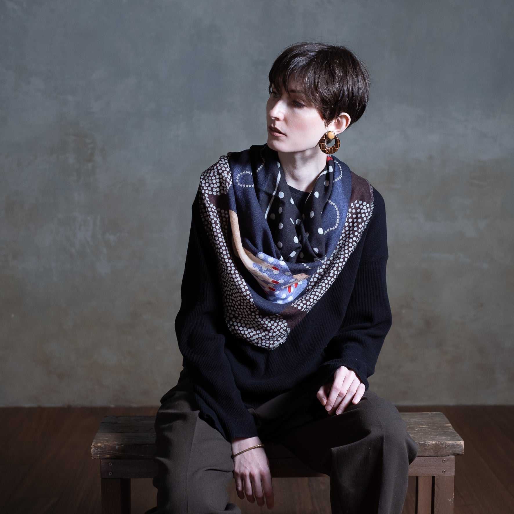 Japanese Merino Wool 'Polka Dot Queen' navy 正方形スカーフ