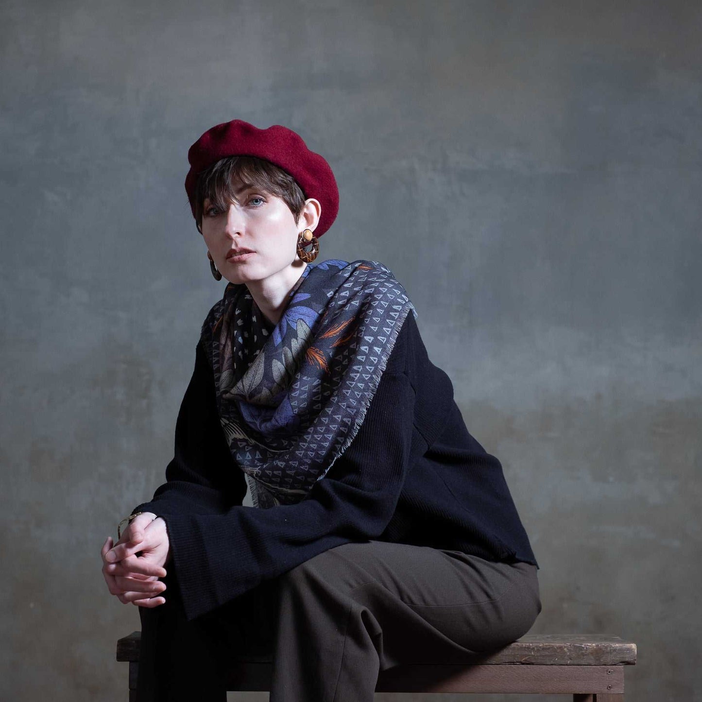 再入荷!Japanese Merino Wool 'Uxbridge' blue black 正方形スカーフ