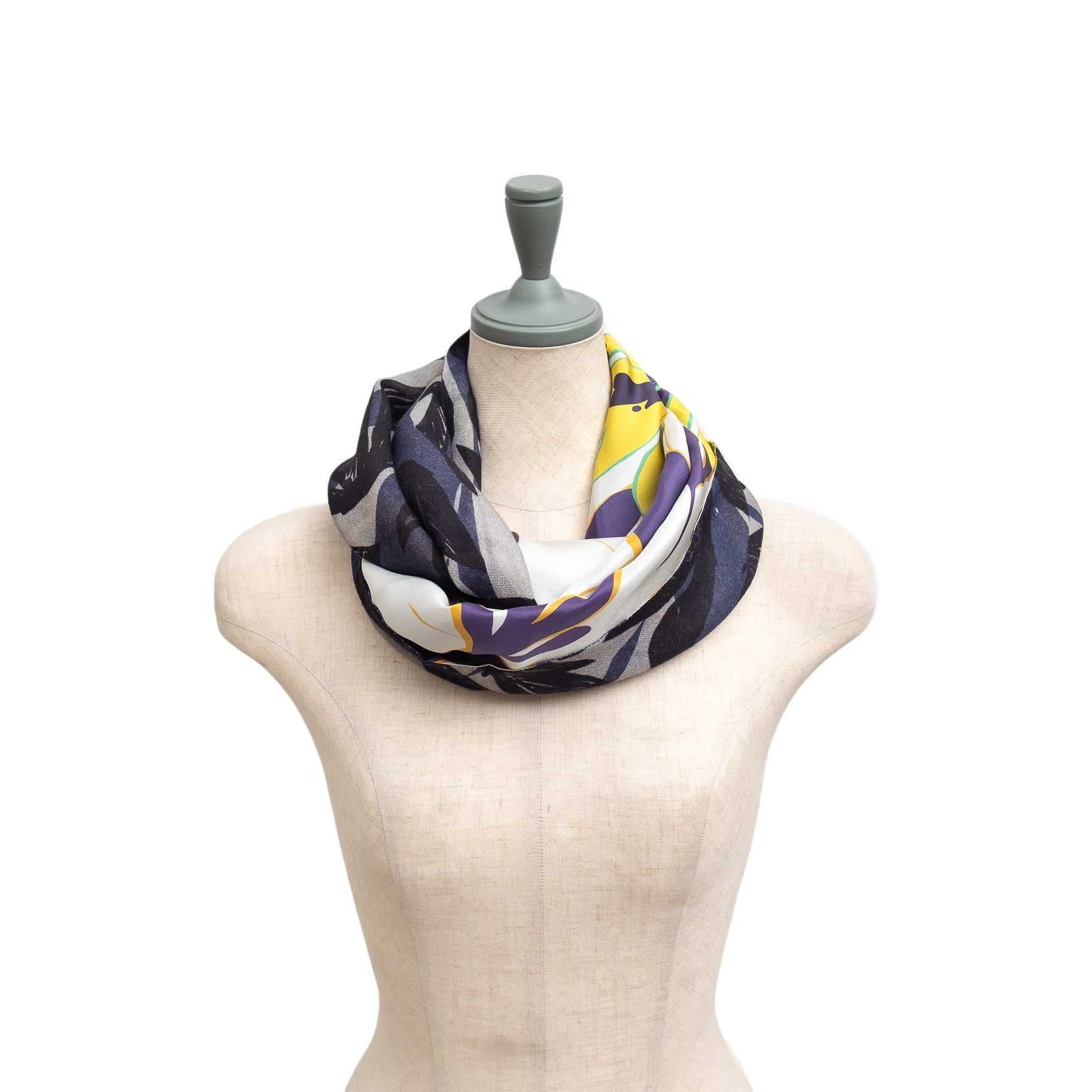 Japanese Printed Silk & Merino Wool 'Salisbury' white ループスカーフ