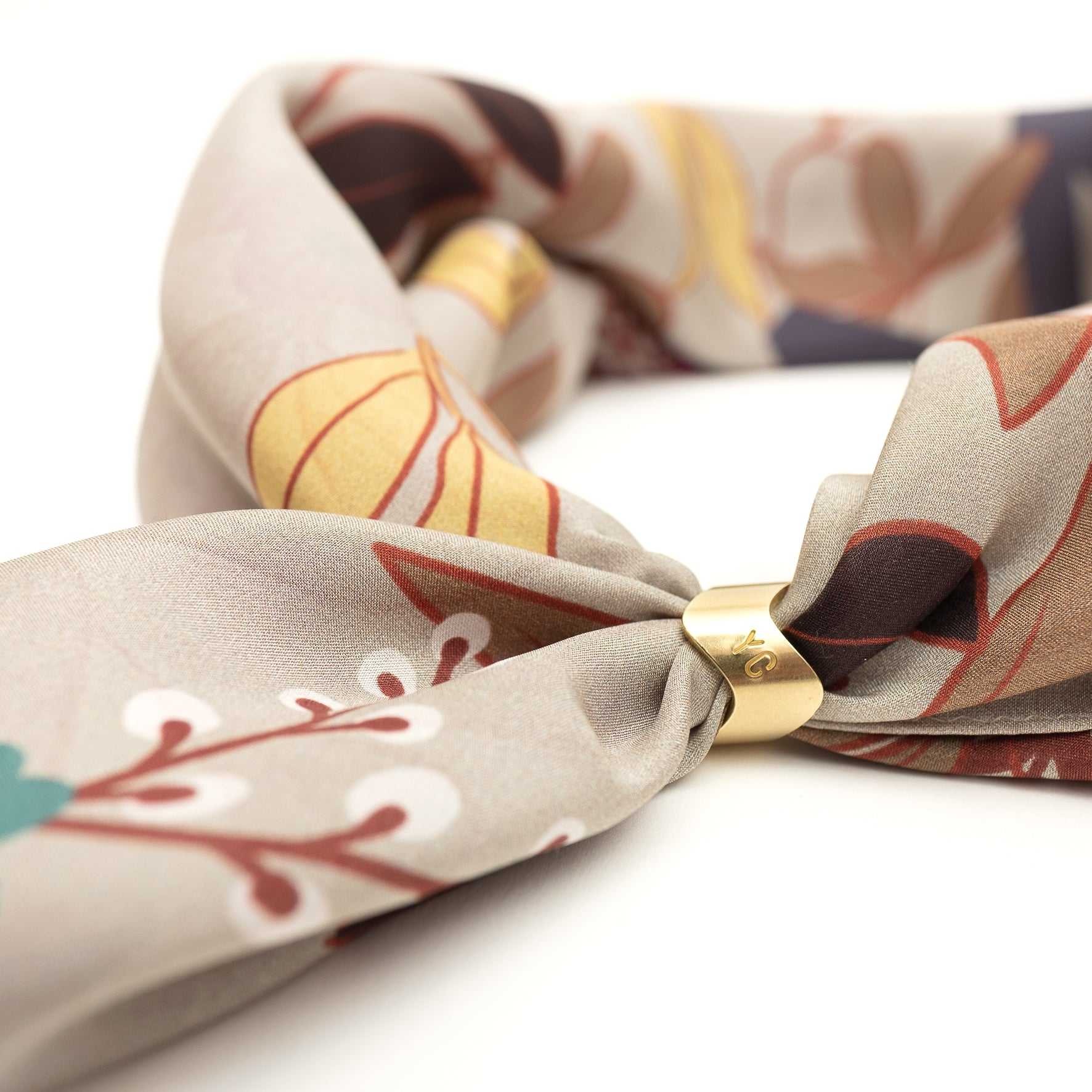 Japanese Printed Silk  'POEM' greige  ウェーブリング付きミニスカーフ