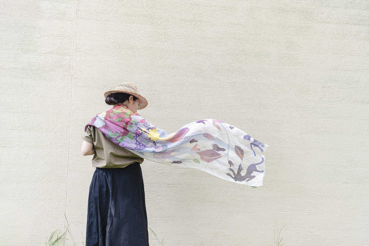 近江リネン Japanese Linen 'Paint Panthers & Portraits' Beige ロングストール