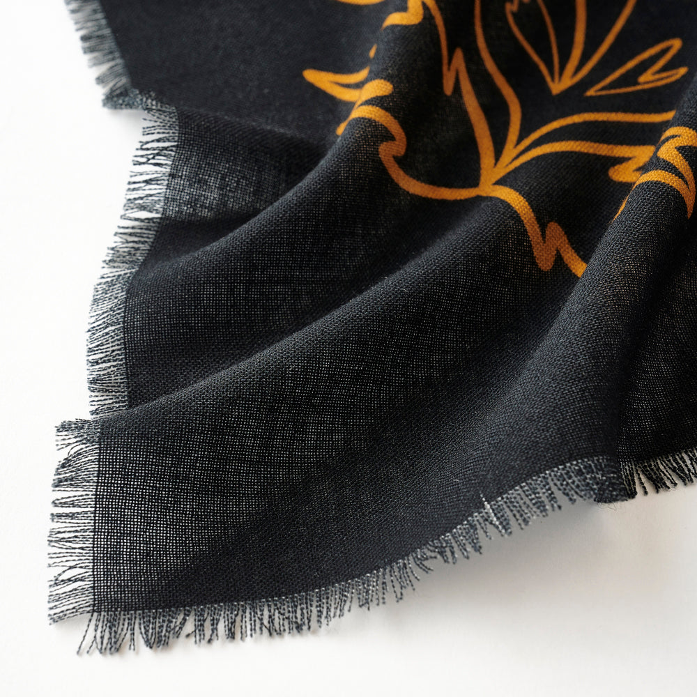 9月中旬入荷！Superfine Merino Wool 'The Sleeping Fox' black 正方形スカーフ