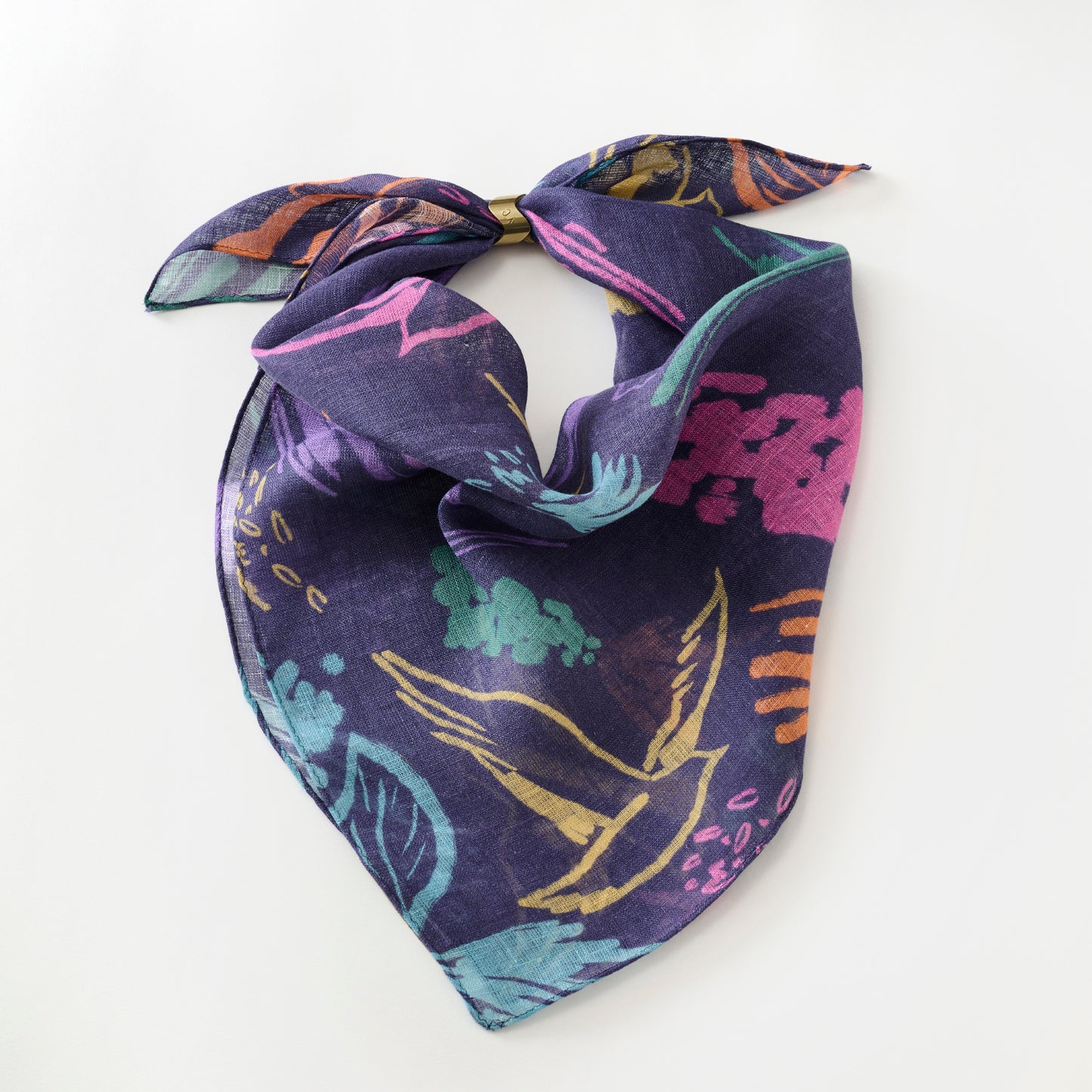 Mini-écharpe bleu marine en soie imprimée japonaise 'Polka Dot Queen' avec anneau vague