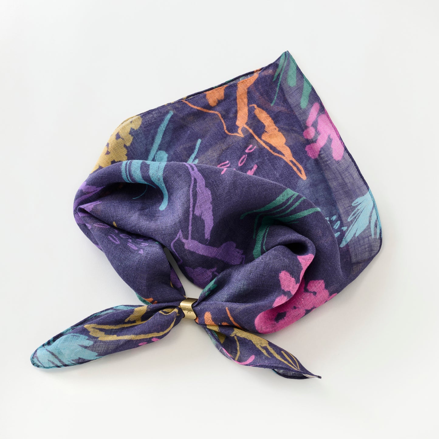 Mini-écharpe bleu marine en soie imprimée japonaise 'Polka Dot Queen' avec anneau vague