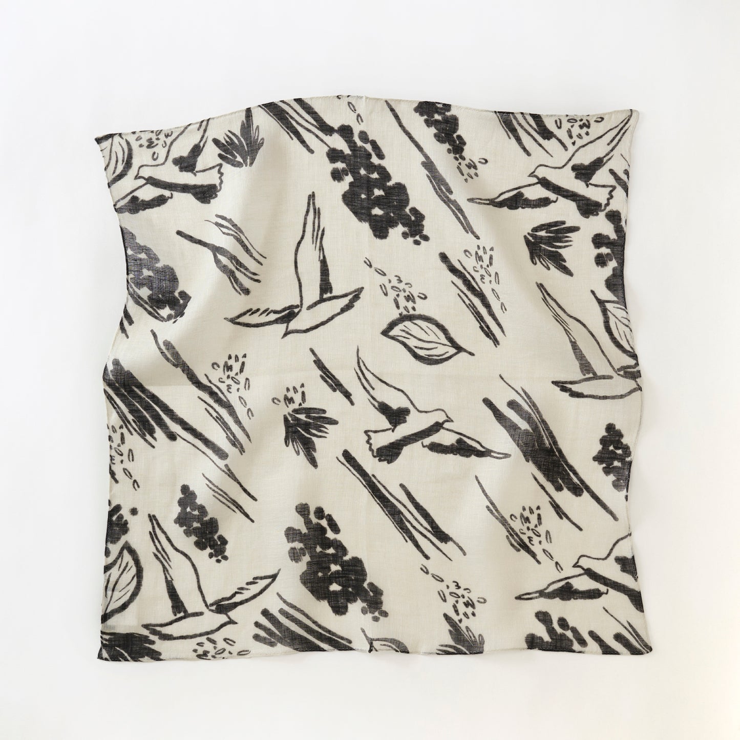 Mini-écharpe bleu marine en soie imprimée japonaise 'Polka Dot Queen' avec anneau vague