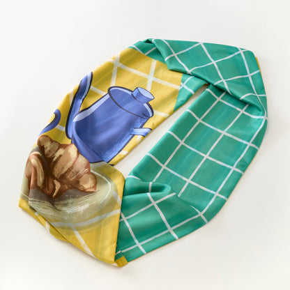 両面シルクのループスカーフ 'Coffee & Croissants' bottle green