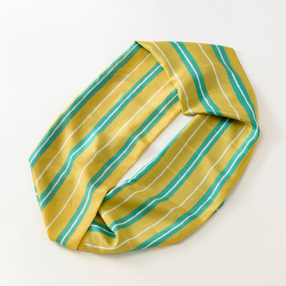 両面シルクのループスカーフ 'Coffee & Croissants' bottle green