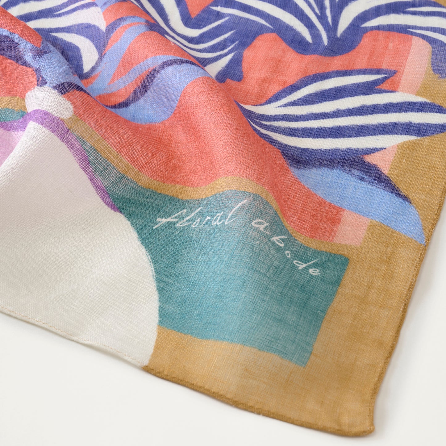 近江のリネン 'Floral Abode' light brown リング付きミニスカーフ