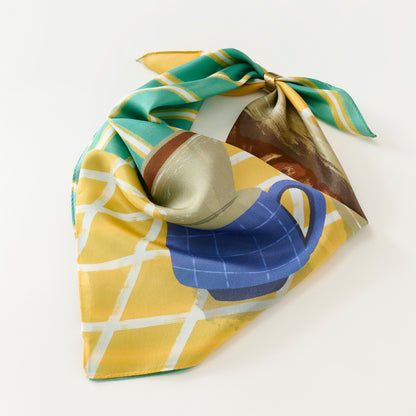 Mini-écharpe bleu marine en soie imprimée japonaise 'Polka Dot Queen' avec anneau vague