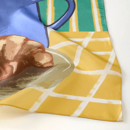 Mini-écharpe bleu marine en soie imprimée japonaise 'Polka Dot Queen' avec anneau vague