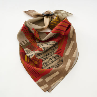 Mini-écharpe bleu marine en soie imprimée japonaise 'Polka Dot Queen' avec anneau vague