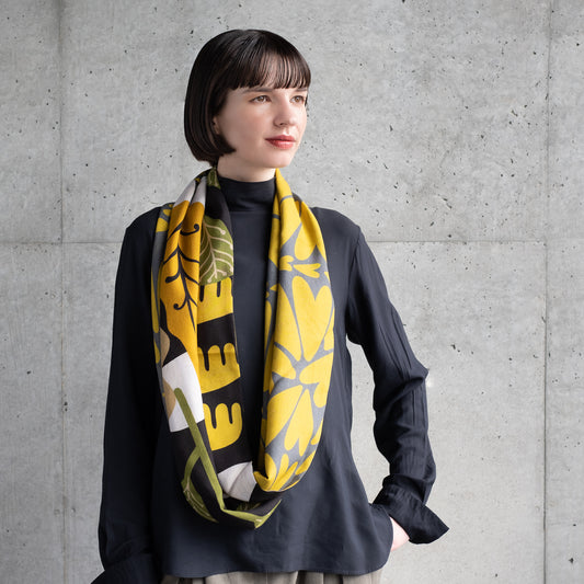 Scheduled to arrive in September! Silk &amp; Merino Wool 'Halsham' gray x black loop scarf