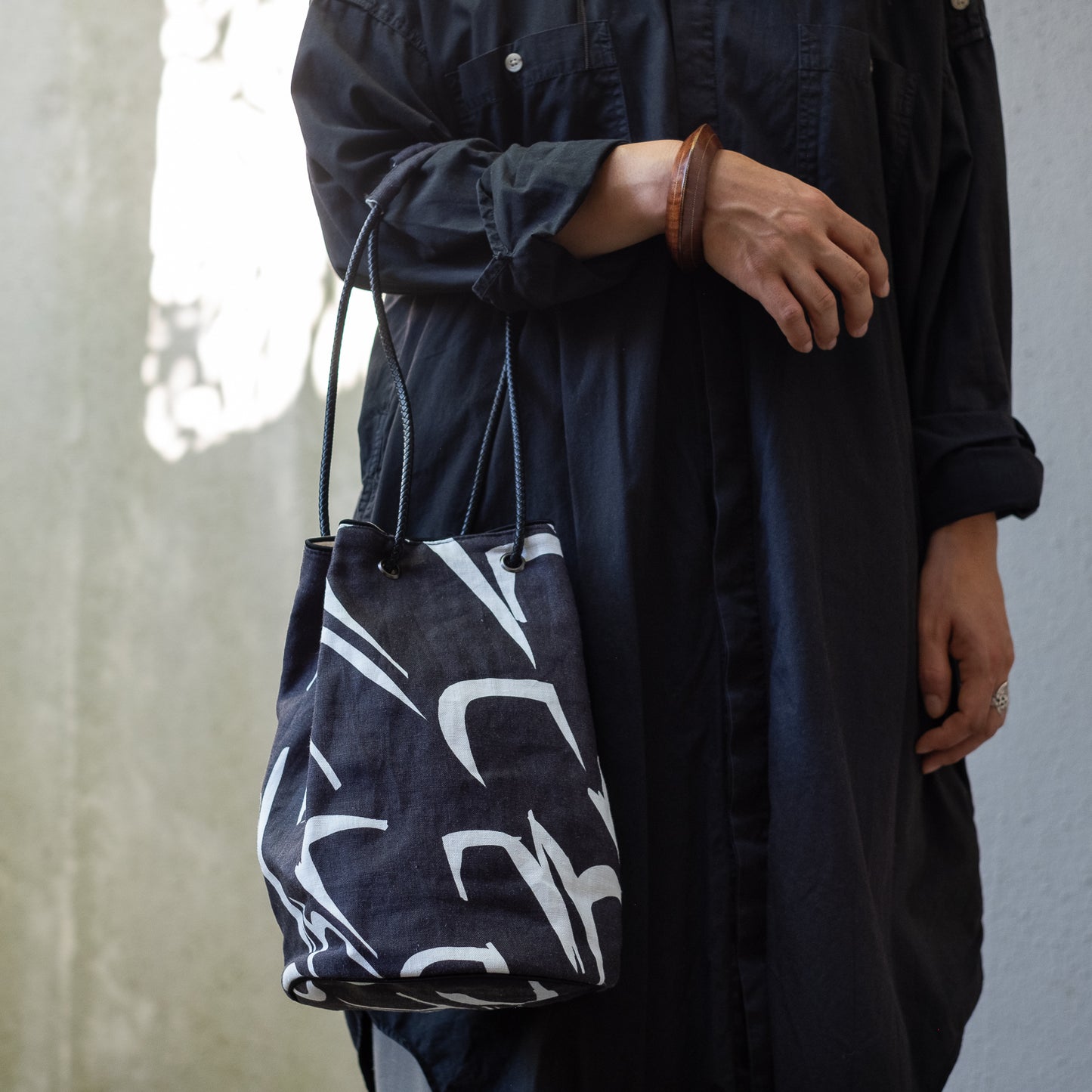 Linen bucket bag 'Antwerp' black