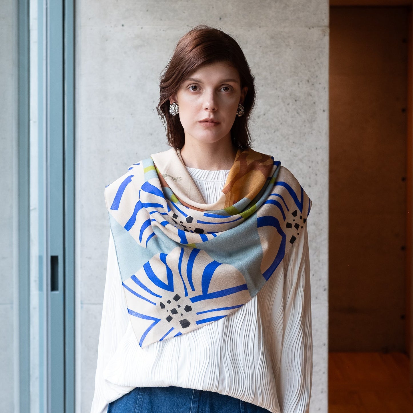 10月25日ごろ入荷Superfine Merino Wool 'Ghent' blue 正方形スカーフ